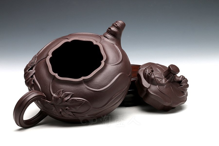 Teapot «The Wind Whirled the Mallow's Lake»