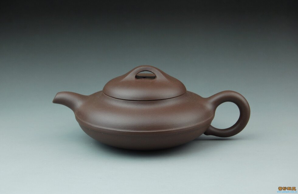 Teapot with a Thread Around