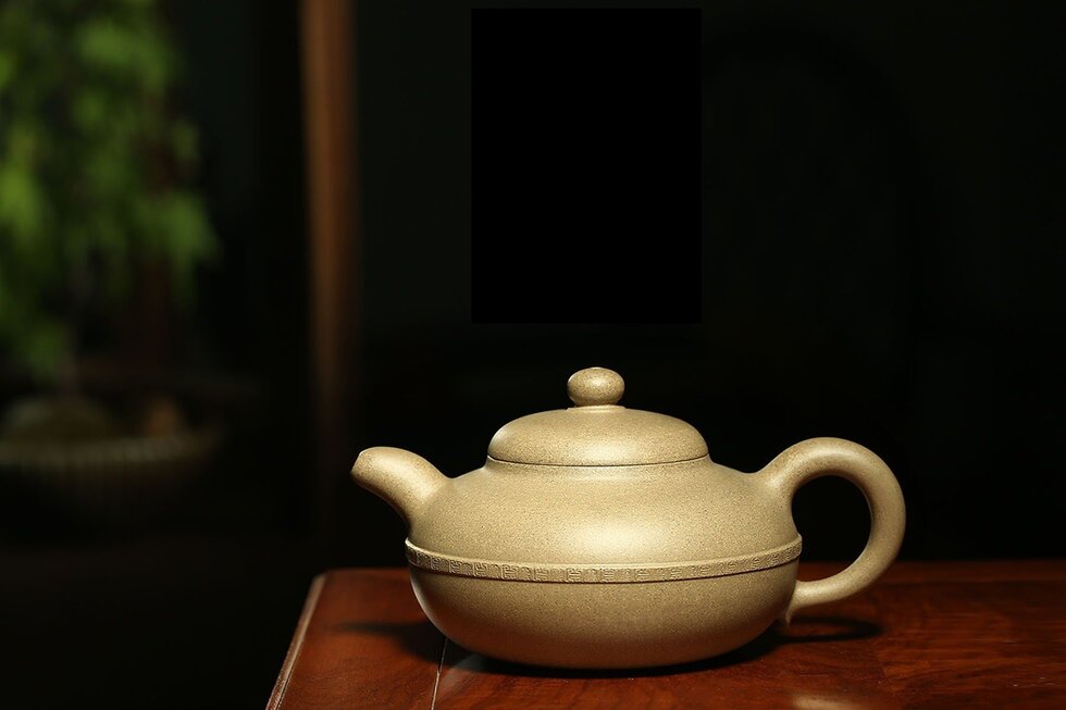 Teapot with a Thread Around