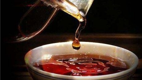 Заваривание красного чая в гайвани