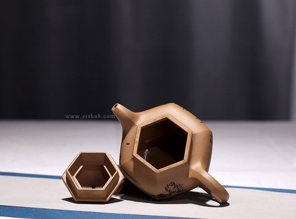 Hexagonal Shaped Teapot «Piled Ball»