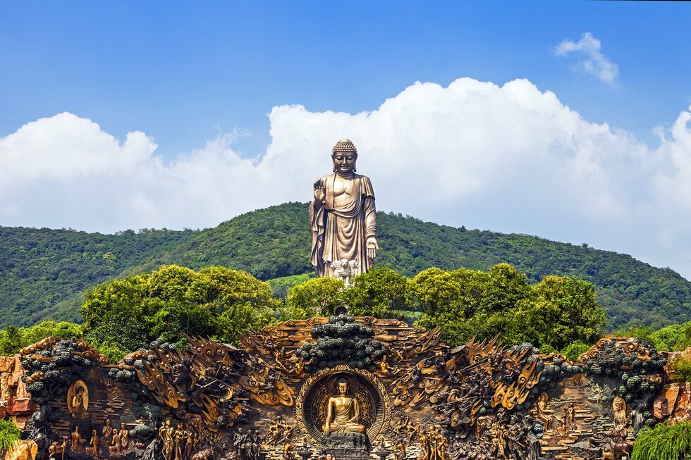 Будда в горах Линшань