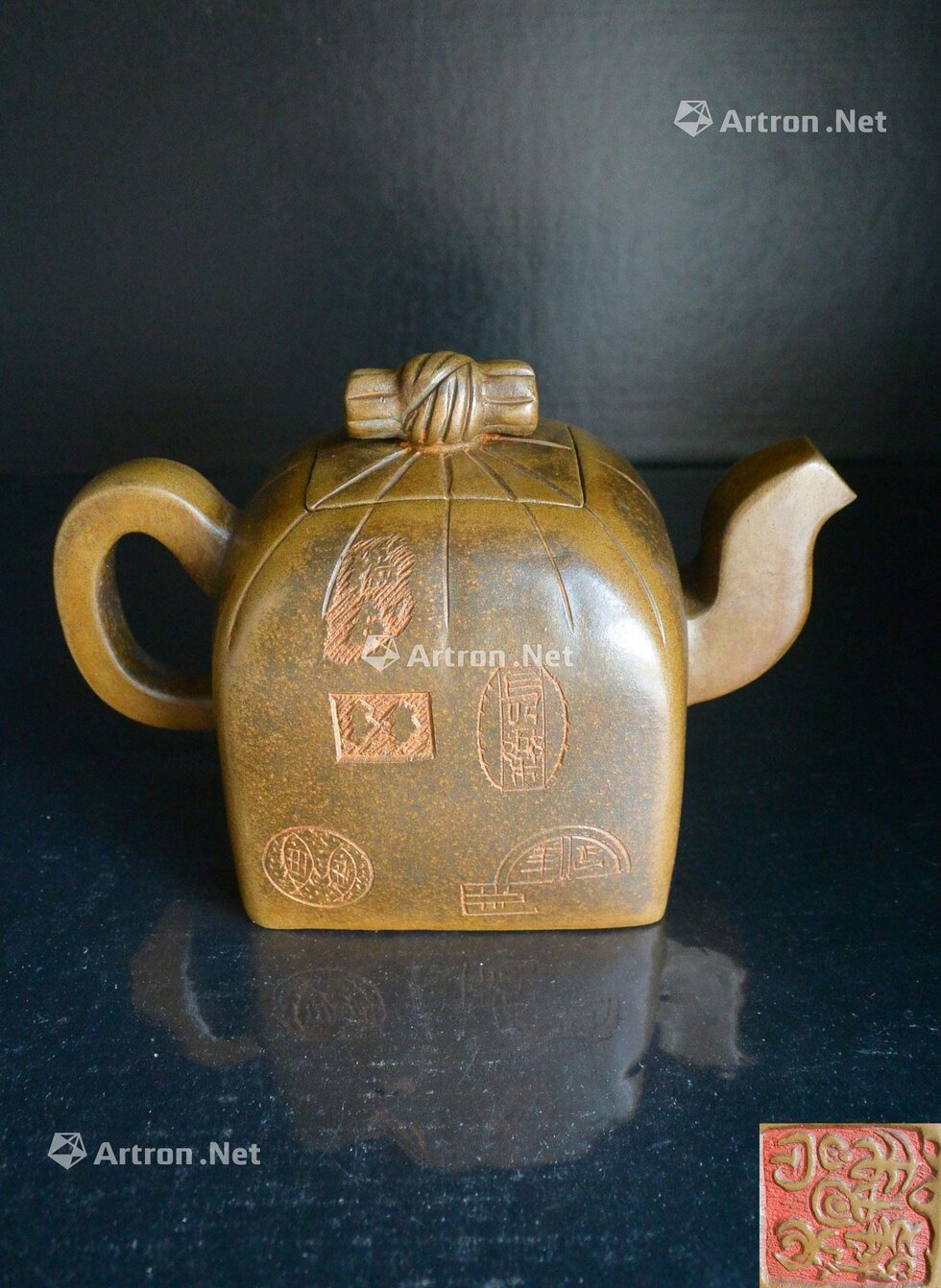 Teapot «Wrapped Seal»